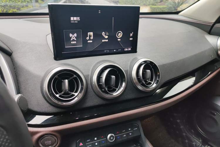 Used Wey VV5 2017 2.0T Ultra-Luxury Version Audio And AC Panel