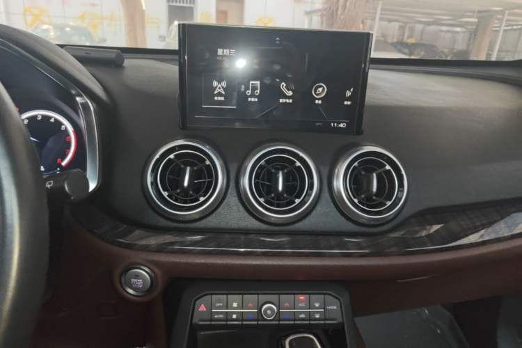 Used Wey VV5 2017 2.0T Flagship Edition Audio And AC Panel