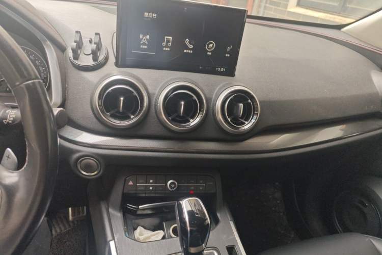 Used Wey VV5 2017 2.0T Ultra-Luxury Version Audio And AC Panel