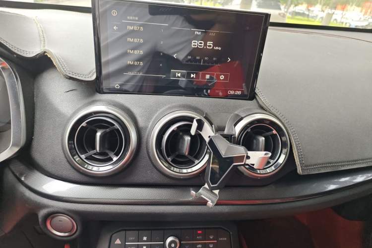 Used Wey VV5 2017 2.0T Flagship Edition Audio And AC Panel