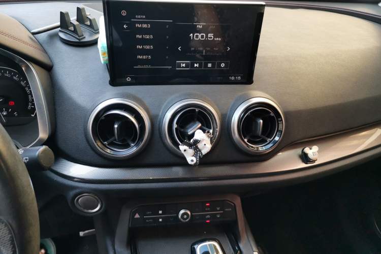 Used Wey VV5 2017 2.0T Ultra-Luxury Version Audio And AC Panel