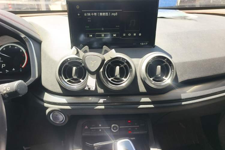 Used Wey VV5 2017 2.0T Flagship Edition Audio And AC Panel