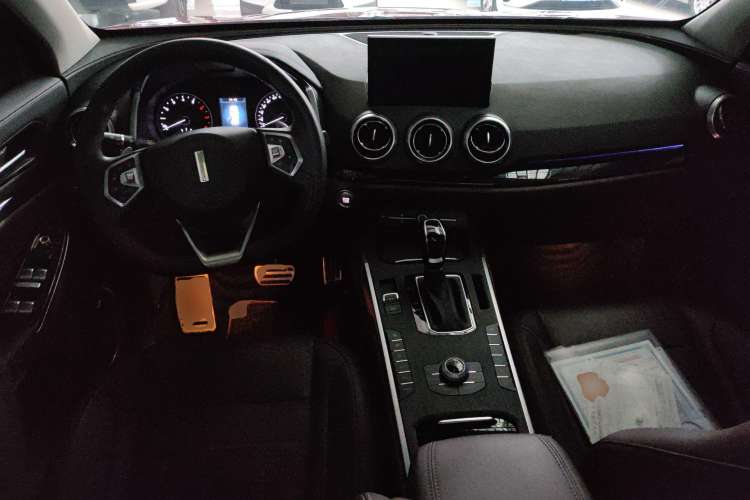Used Wey VV5 2017 2.0T Ultra-Luxury Version Center Console