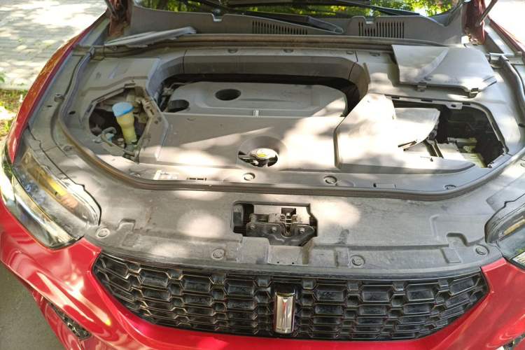 Used Wey VV5 2017 2.0T Flagship Edition Engine Bay