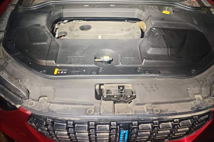 Used Wey VV5 2017 2.0T Flagship Edition Engine Bay