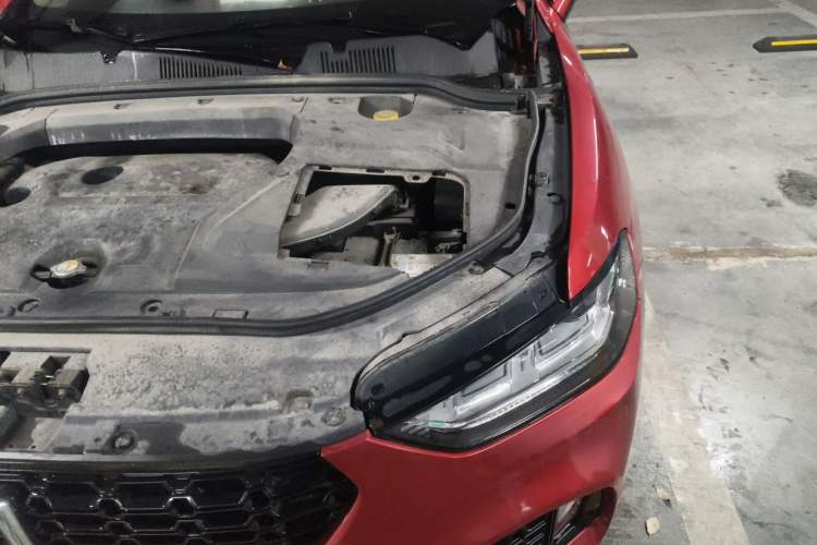 Used Wey VV5 2017 2.0T Ultra-Luxury Version Engine Bay Left