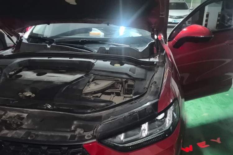 Used Wey VV5 2017 2.0T Ultra-Luxury Version Engine Bay Left