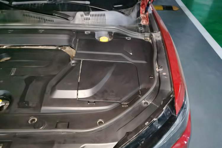 Used Wey VV5 2017 2.0T Flagship Edition Engine Bay Left