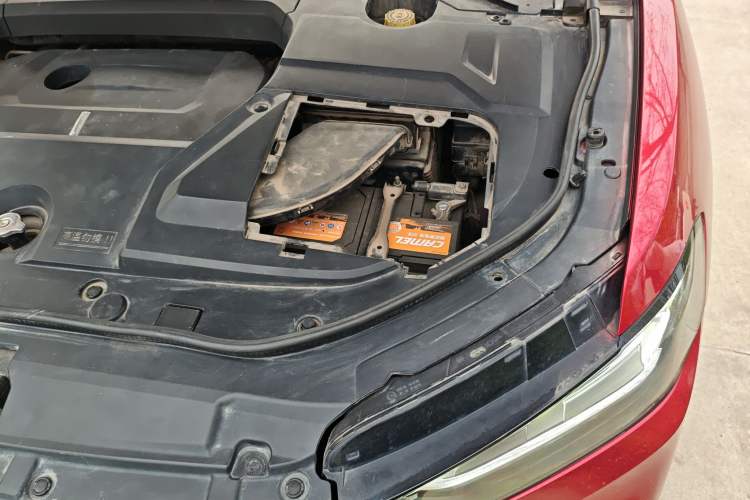Used Wey VV5 2017 2.0T Ultra-Luxury Version Engine Bay Left
