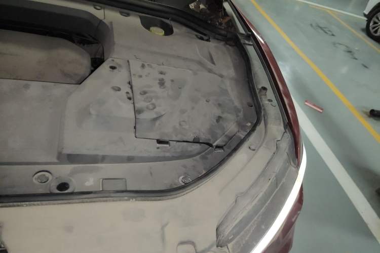 Used Wey VV5 2017 2.0T Flagship Edition Engine Bay Left