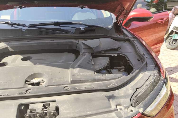 Used Wey VV5 2017 2.0T Ultra-Luxury Version Engine Bay Left