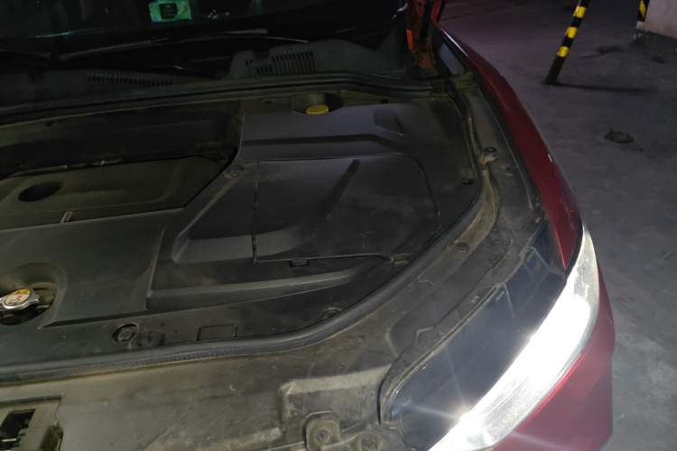 Used Wey VV5 2017 2.0T Flagship Edition Engine Bay Left