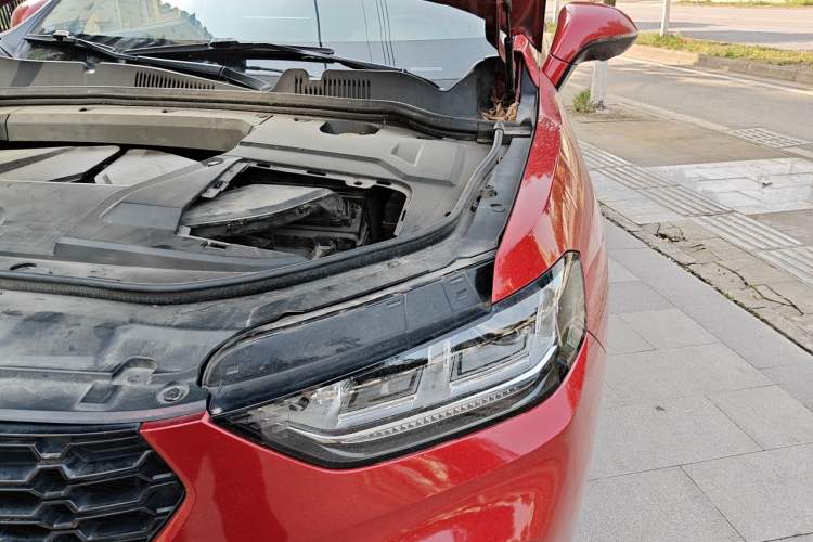 Used Wey VV5 2017 2.0T Flagship Edition Engine Bay Left