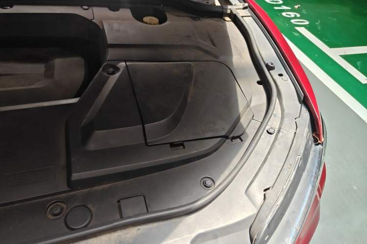 Used Wey VV5 2017 2.0T Ultra-Luxury Version Engine Bay Left