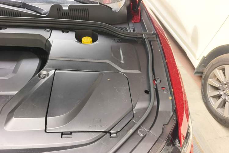 Used Wey VV5 2017 2.0T Flagship Edition Engine Bay Left