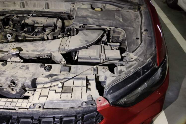 Used Wey VV5 2017 2.0T Flagship Edition Engine Bay Left