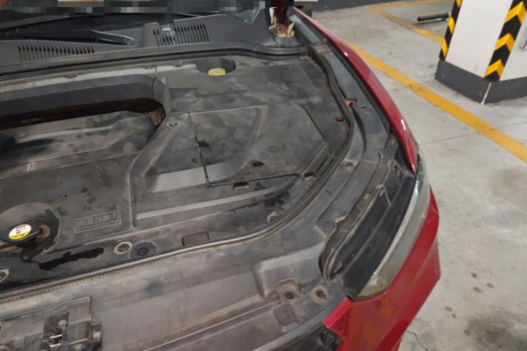 Used Wey VV5 2017 2.0T Flagship Edition Engine Bay Left