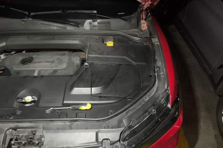 Used Wey VV5 2017 2.0T Flagship Edition Engine Bay Left