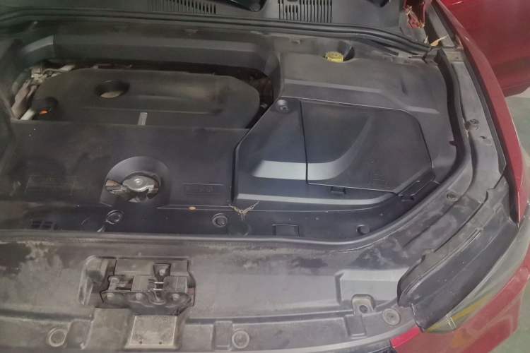 Used Wey VV5 2017 2.0T Flagship Edition Engine Bay Left