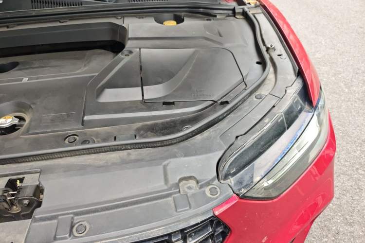 Used Wey VV5 2017 2.0T Flagship Edition Engine Bay Left