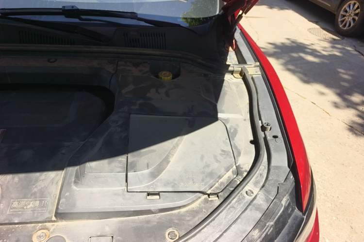 Used Wey VV5 2017 2.0T Flagship Edition Engine Bay Left
