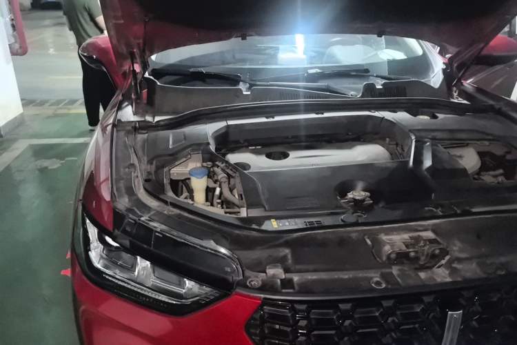 Used Wey VV5 2017 2.0T Ultra-Luxury Version Engine Bay Right