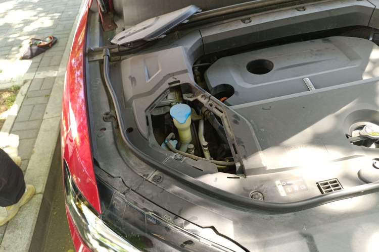 Used Wey VV5 2017 2.0T Flagship Edition Engine Bay Right