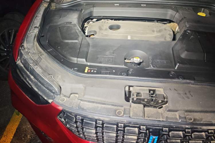 Used Wey VV5 2017 2.0T Flagship Edition Engine Bay Right