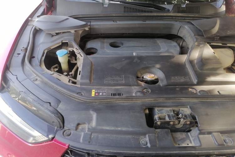 Used Wey VV5 2017 2.0T Ultra-Luxury Version Engine Bay Right