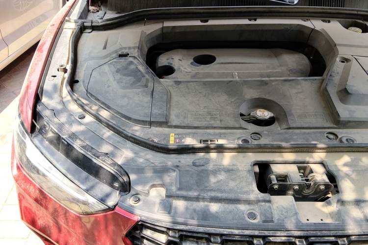 Used Wey VV5 2017 2.0T Ultra-Luxury Version Engine Bay Right