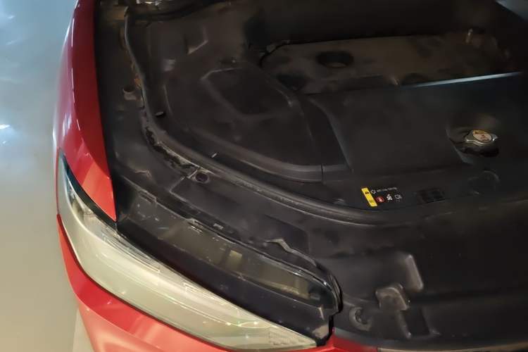 Used Wey VV5 2017 2.0T Ultra-Luxury Version Engine Bay Right