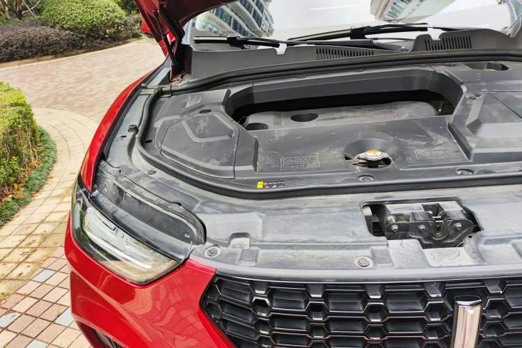 Used Wey VV5 2017 2.0T Ultra-Luxury Version Engine Bay Right