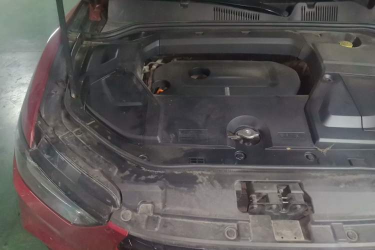Used Wey VV5 2017 2.0T Flagship Edition Engine Bay Right
