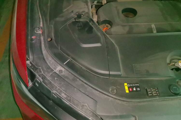 Used Wey VV5 2017 2.0T Ultra-Luxury Version Engine Bay Right