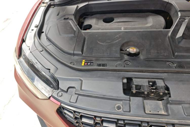 Used Wey VV5 2017 2.0T Flagship Edition Engine Bay Right