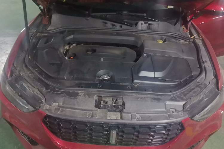 Used Wey VV5 2017 2.0T Flagship Edition Engine Bay