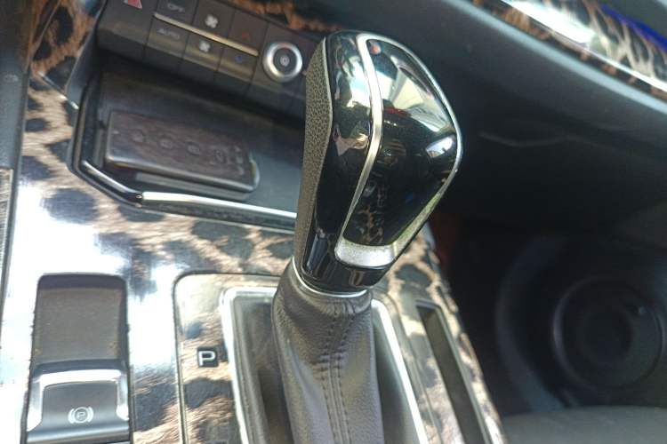 Used Wey VV5 2017 2.0T Ultra-Luxury Version Gear Lever
