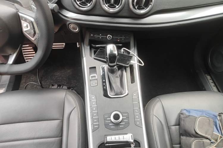 Used Wey VV5 2017 2.0T Ultra-Luxury Version Gear Lever