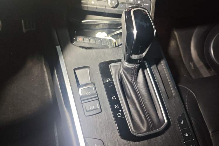Used Wey VV5 2017 2.0T Flagship Edition Gear Lever