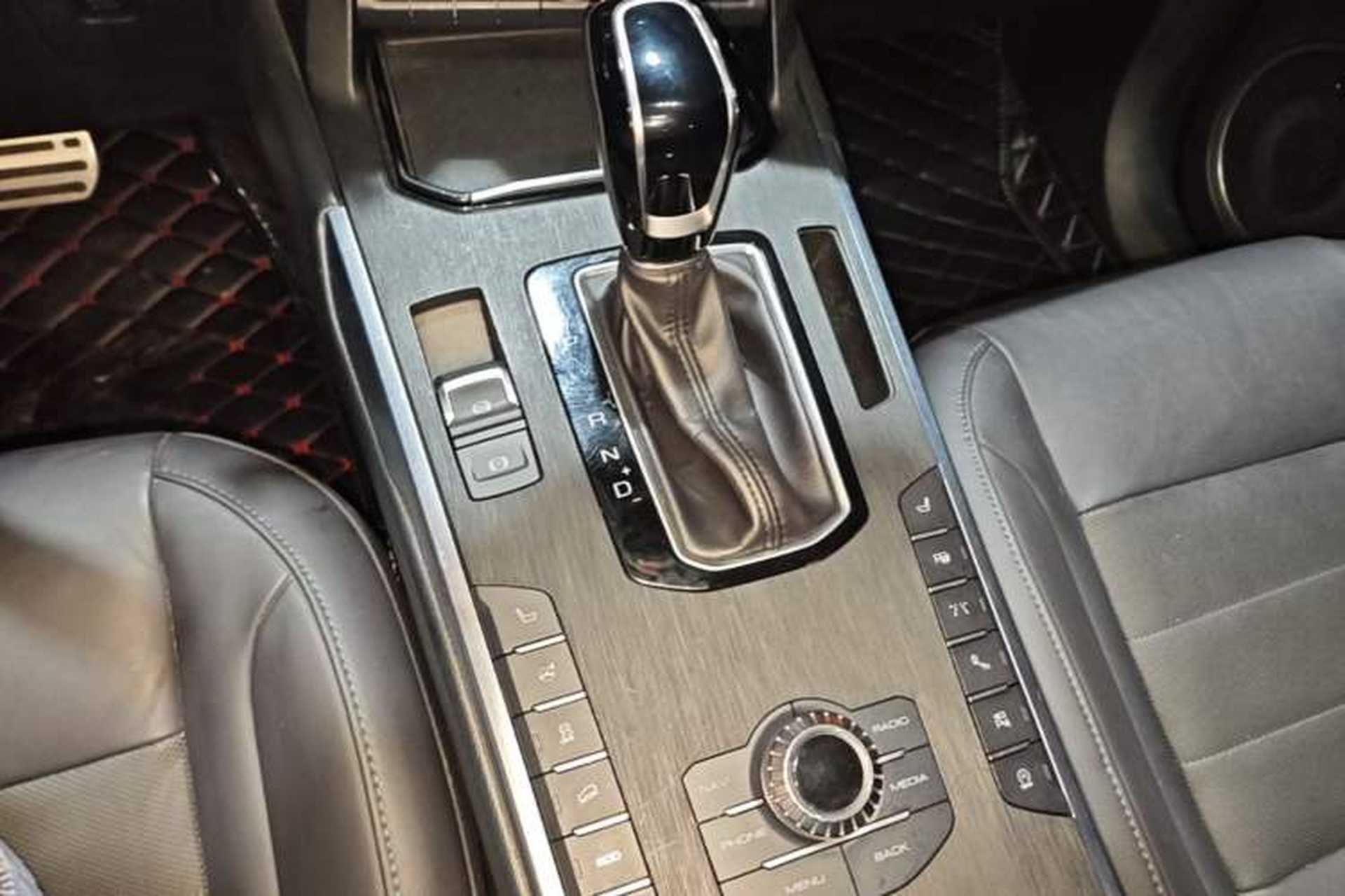 Used Wey VV5 2017 2.0T Flagship Edition Gear Lever