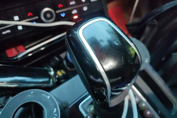 Used Wey VV5 2017 2.0T Flagship Edition Gear Lever