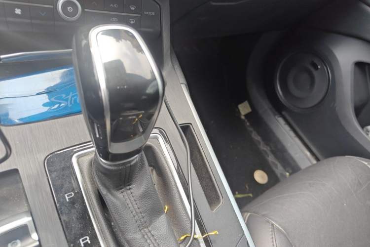 Used Wey VV5 2017 2.0T Flagship Edition Gear Lever