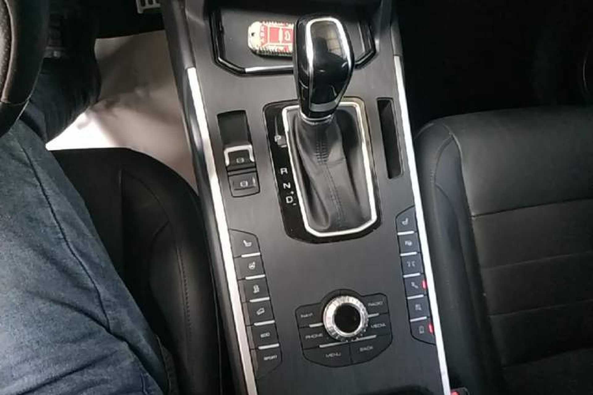 Used Wey VV5 2017 2.0T Flagship Edition Gear Lever