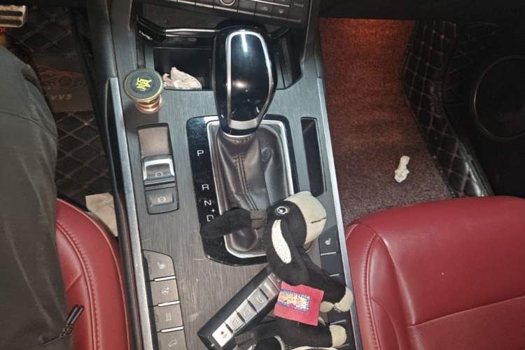 Used Wey VV5 2017 2.0T Ultra-Luxury Version Gear Lever