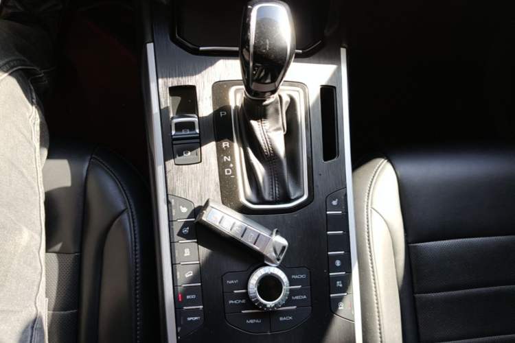 Used Wey VV5 2017 2.0T Ultra-Luxury Version Gear Lever