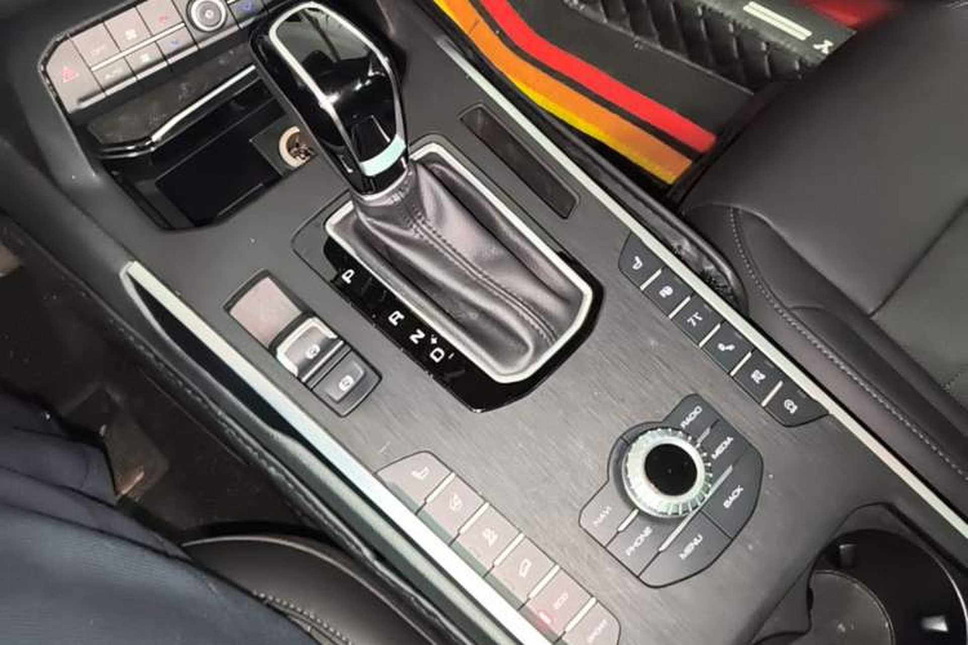 Used Wey VV5 2017 2.0T Flagship Edition Gear Lever