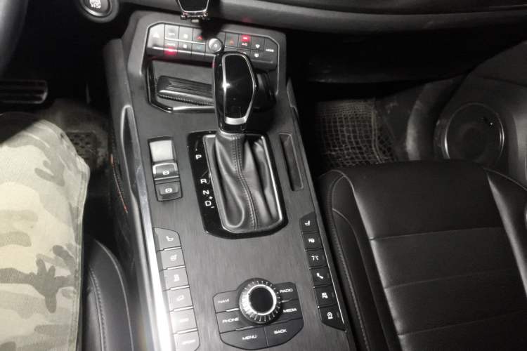 Used Wey VV5 2017 2.0T Flagship Edition Gear Lever