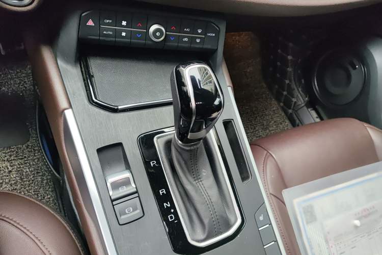 Used Wey VV5 2017 2.0T Ultra-Luxury Version Gear Lever