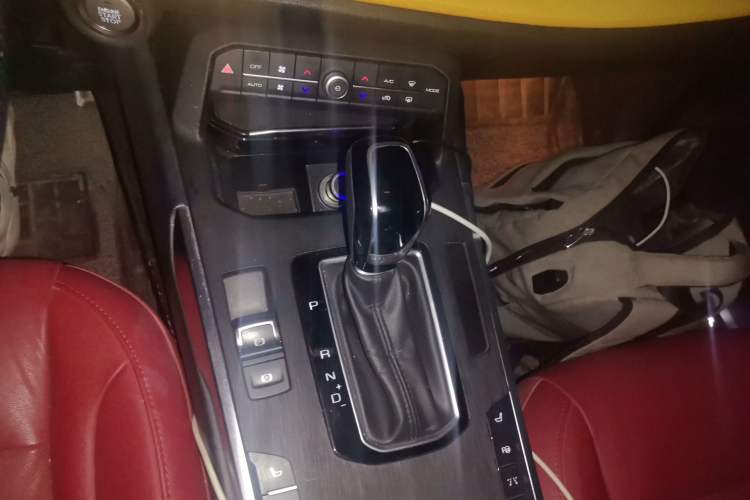 Used Wey VV5 2017 2.0T Flagship Edition Gear Lever