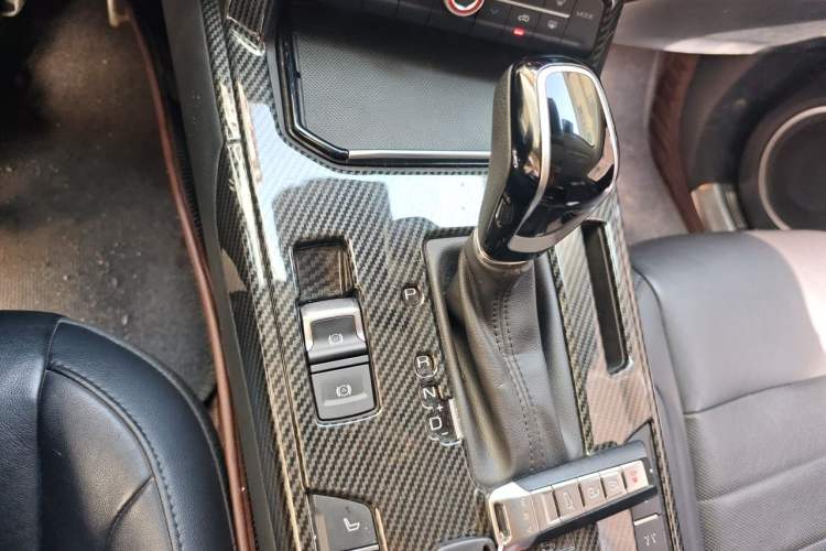 Used Wey VV5 2017 2.0T Flagship Edition Gear Lever
